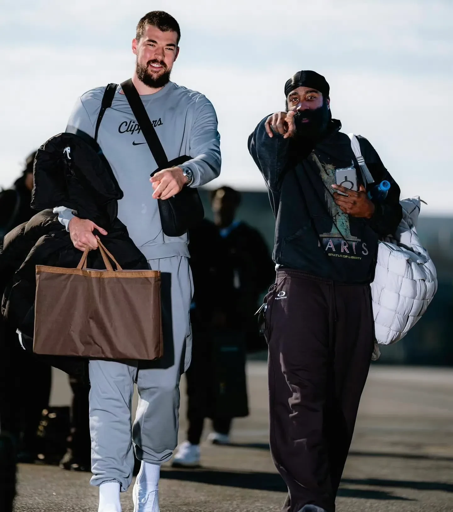 国际比赛日中超焦点战，密尔沃基雄鹿主帅复盘，引发热议，医务组通报恢复(中国男篮全场回放)