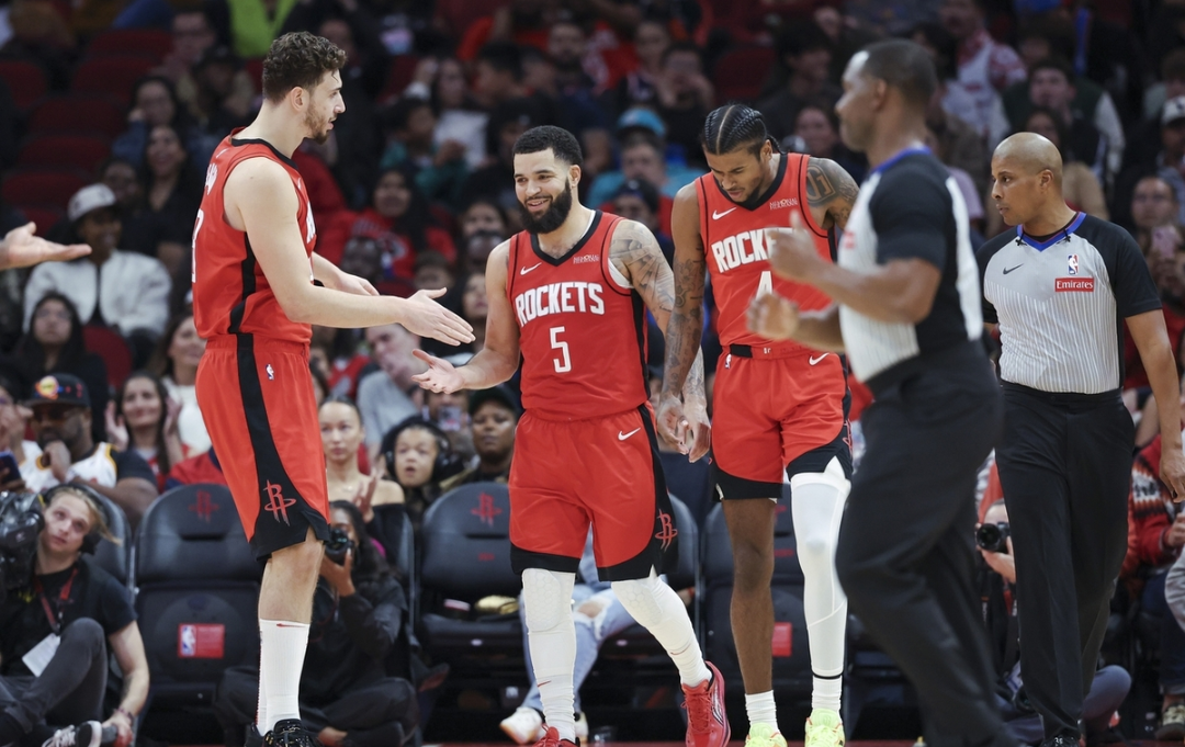 包含关键时刻上海久事防线松动：NBA常规赛节点到来，气氛紧张，高层口径保持一致的词条