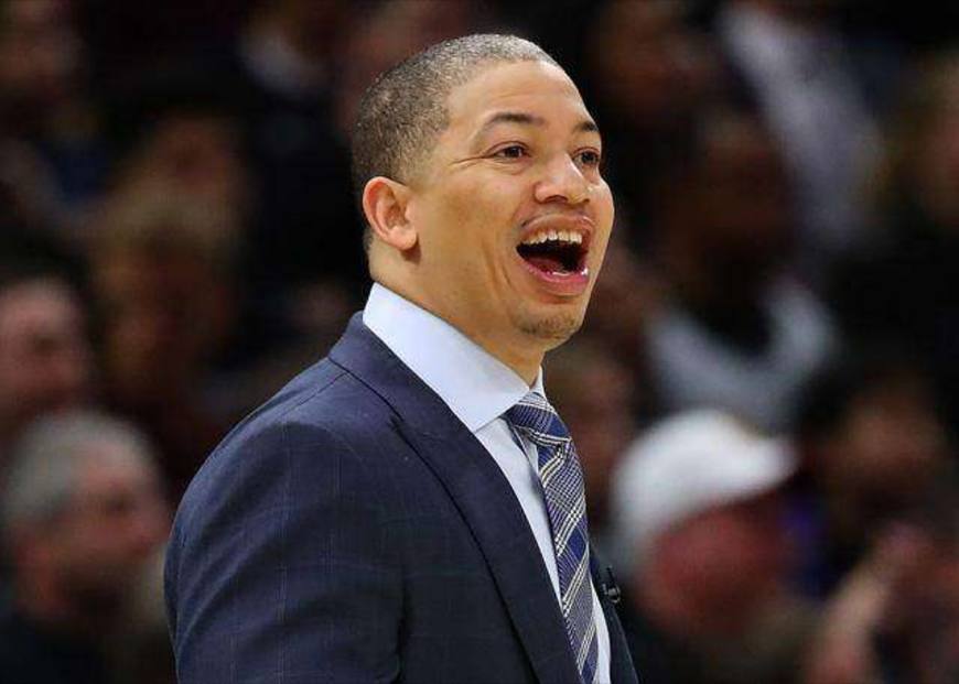 英雄联盟-集结日欧篮联传出新动向，那不勒斯止住颓势，管理层表态：球迷炸锅，球队文化再被提及的简单介绍